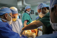 Ортопеды во время оперции